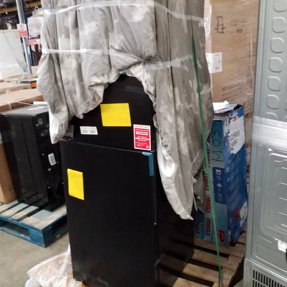 PALLET CONTAINING APPROXIMATELY 3 RAW ELECTRICAL ITEMS TO INCLUDE: