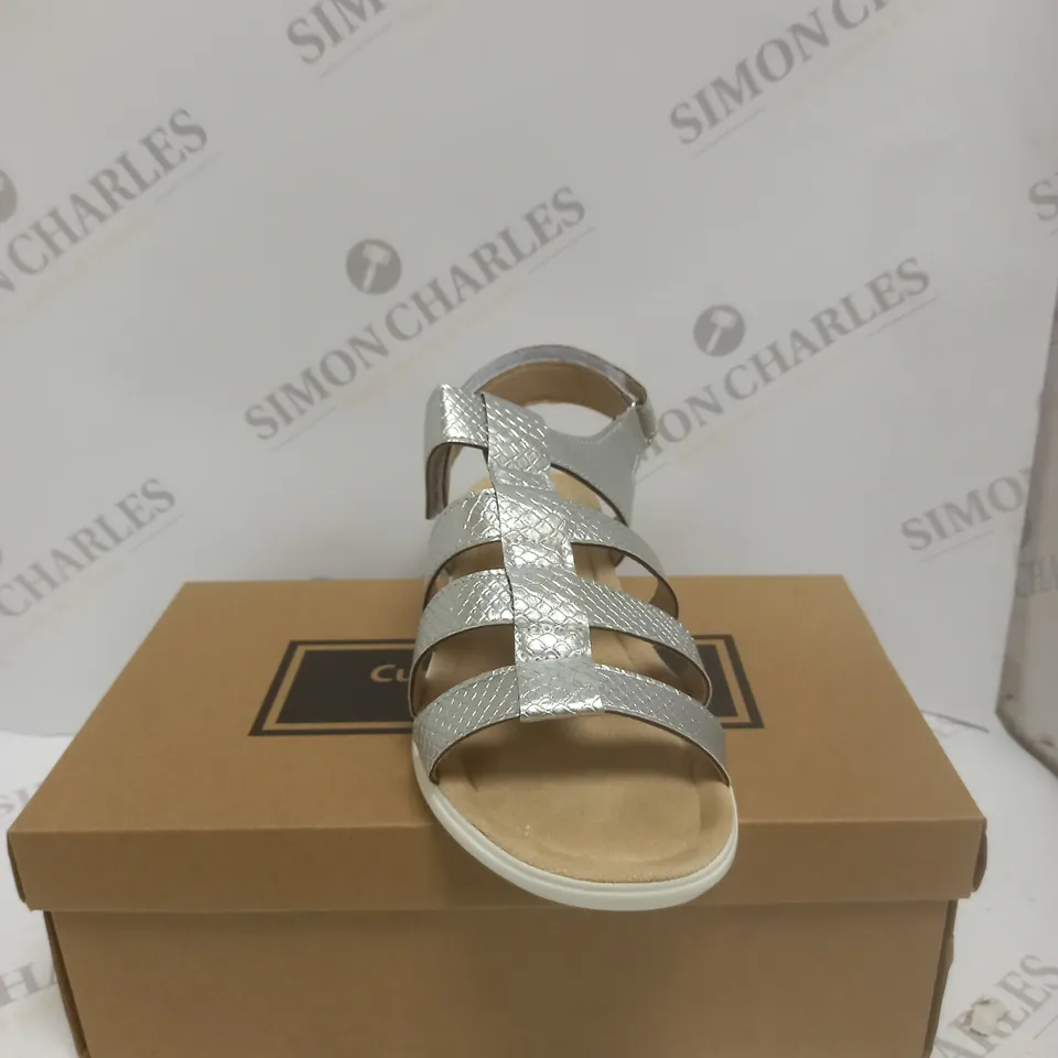 BOXED PAIR OF CUSHION WALK ONE TOUCH CLOSE SANDALS IN SILVER - SIZE 7
