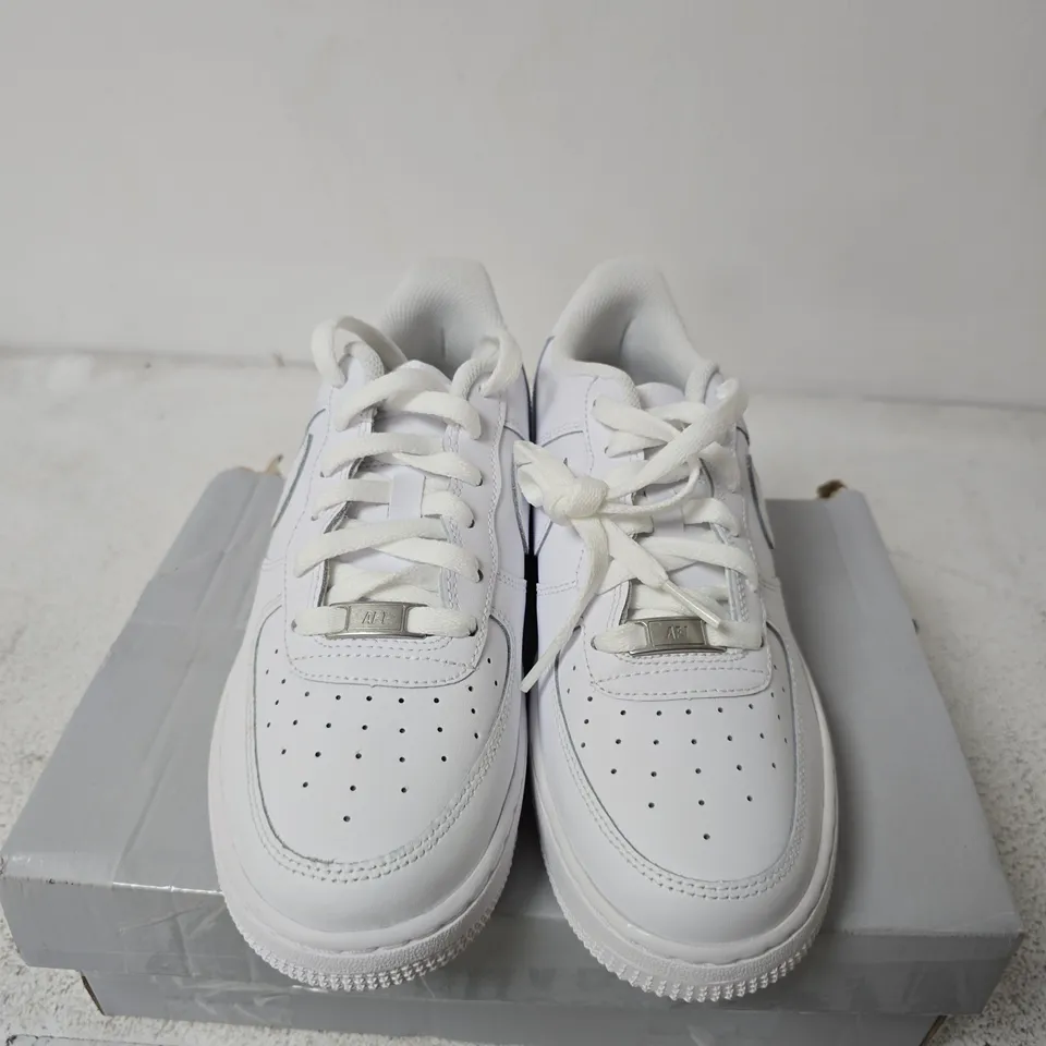 NIKE AIR FORCE 1 LE (GS) WHITE/WHITE UK 6Y