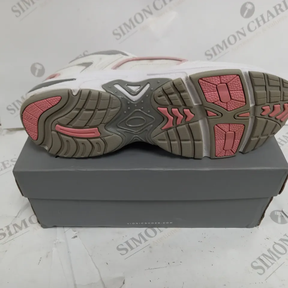 VIONIC WALKER TRAINERS SIZE 9