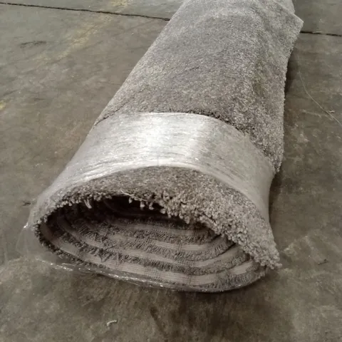 ROLL OF QUALITY CONTENTMENT 95 ROMAN SILVER CARPET // SIZE: 1.9 x 4m