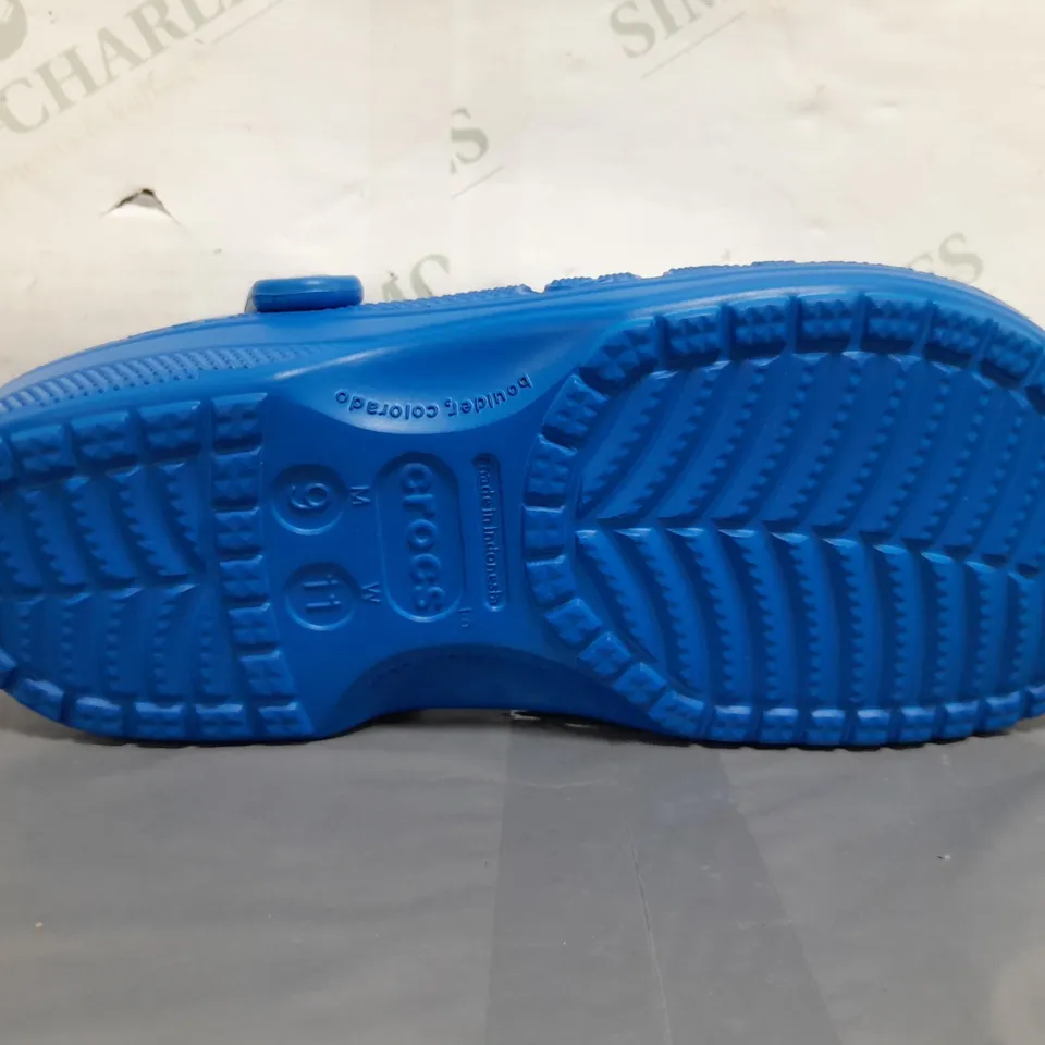 BOXED PAIR OF CROCS BAYA CLOGS IN BLUE UK SIZE M8/W9