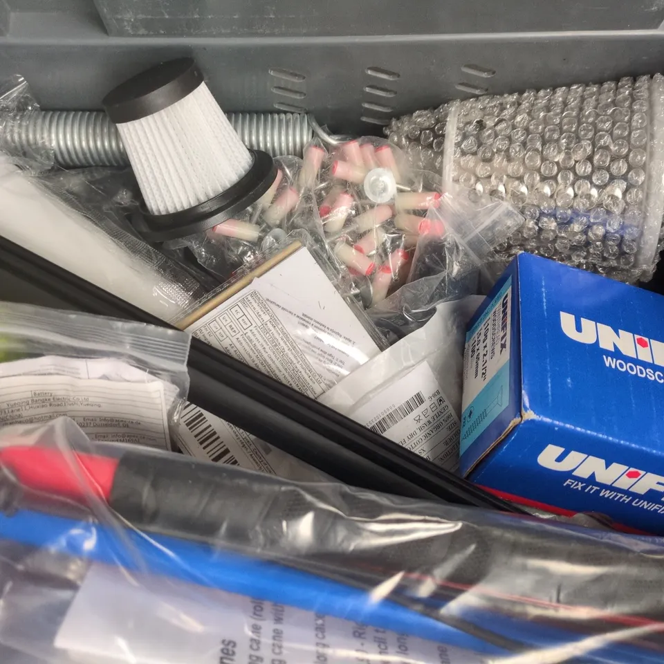 APPROXIMATELY 10 ASSORTED HOUSEHOLD ITEMS TO INCLUDE BINGO DABBER, HONEY DIPPER, ETC