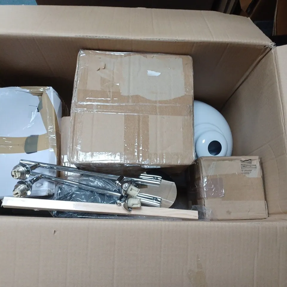 APPROXIMATELY 5 ASSORTED LIGHTSHADES AND PENDANTS IN VARIOUS STYLES