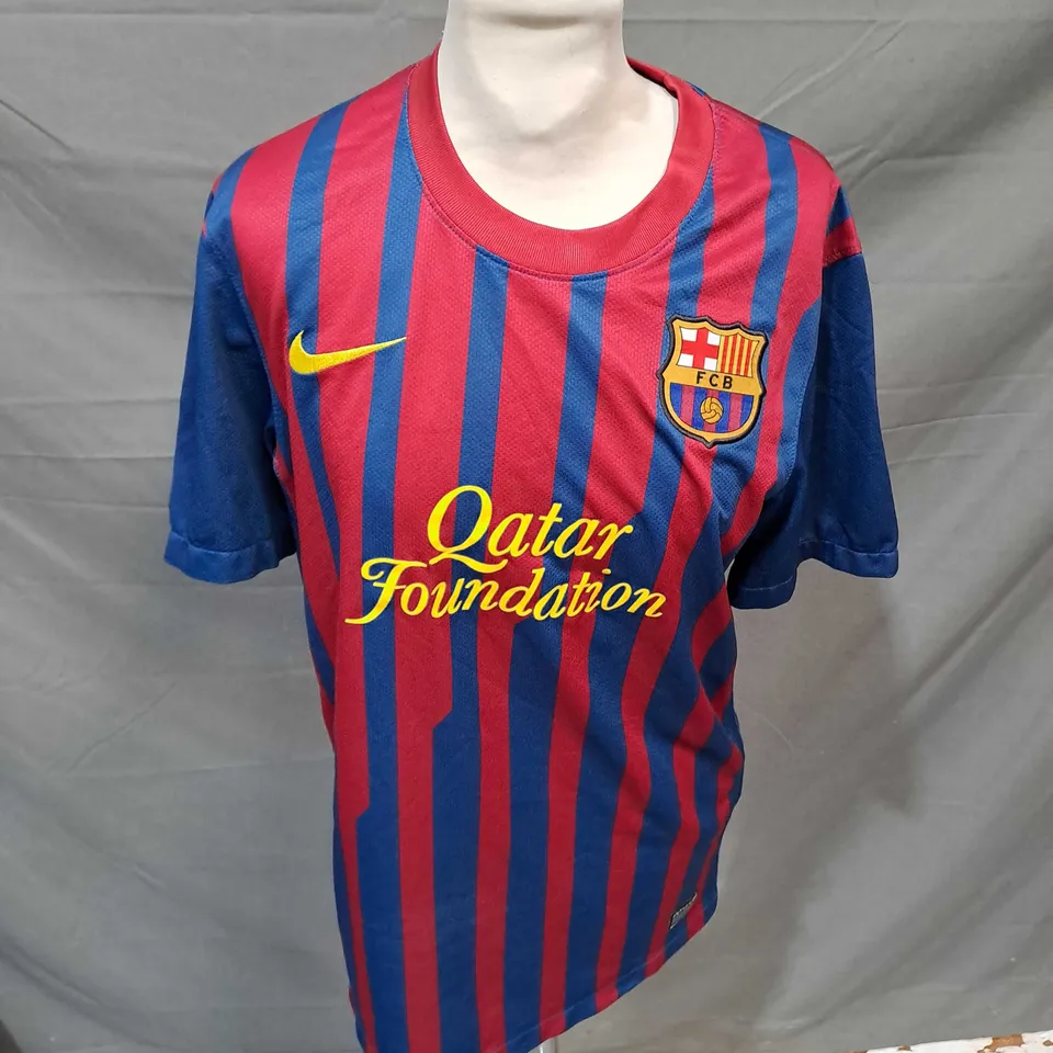 NIKE BARCALONA FOOTBALL CLUB SHIRT - SMALL