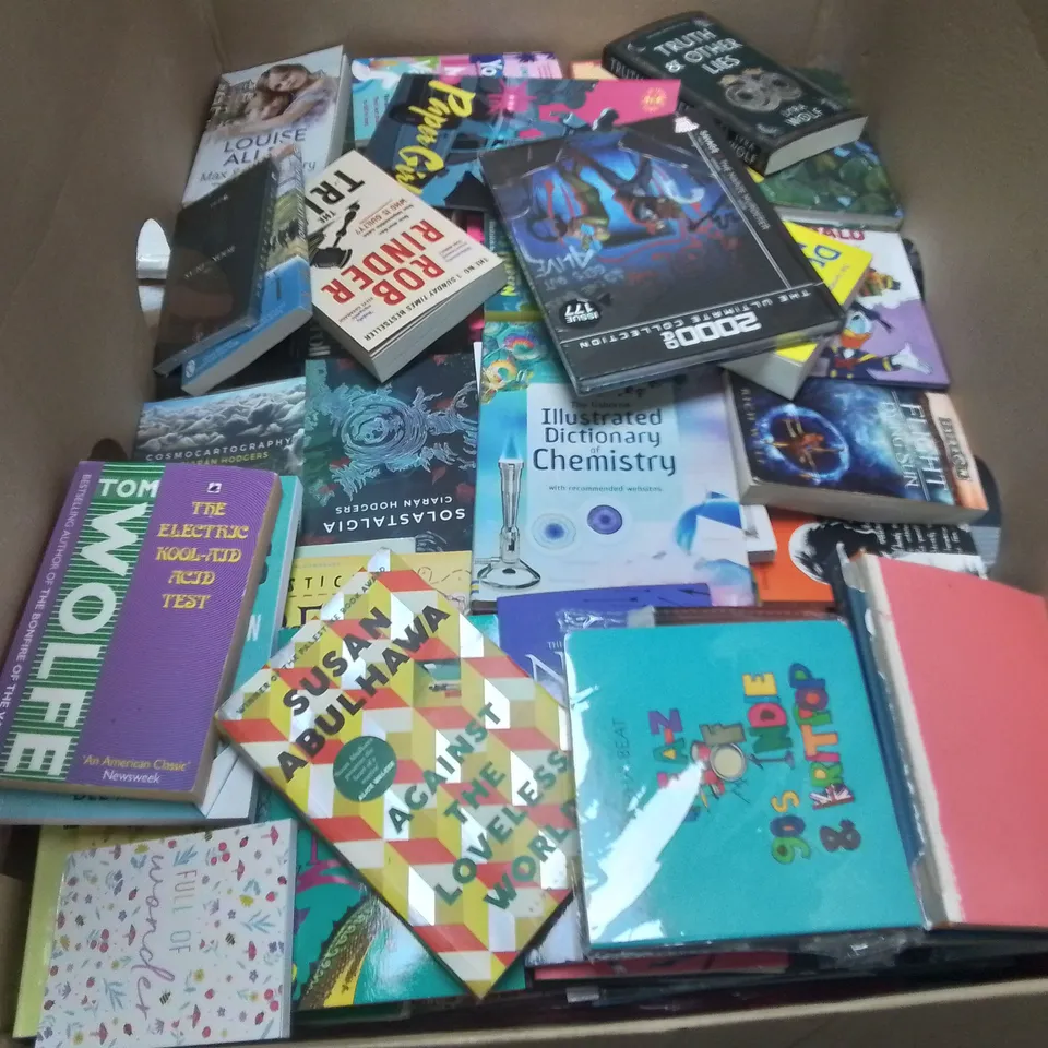 LARGE QUANTITY OF ASSORTED BOOKS TO INCLUDE SHARDS OF EARTH, LOVE TRIANGLE AND BLUEY ACTIVITY BOOKS  - COLLECTION ONLY
