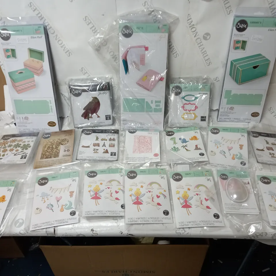 BOX OF APPROX 18 ASSORTED SIZZIX CRAFT ITEMS TO INCLUDE XL SCOREBOARDS, VARIOUS THINLITS, ETC. 