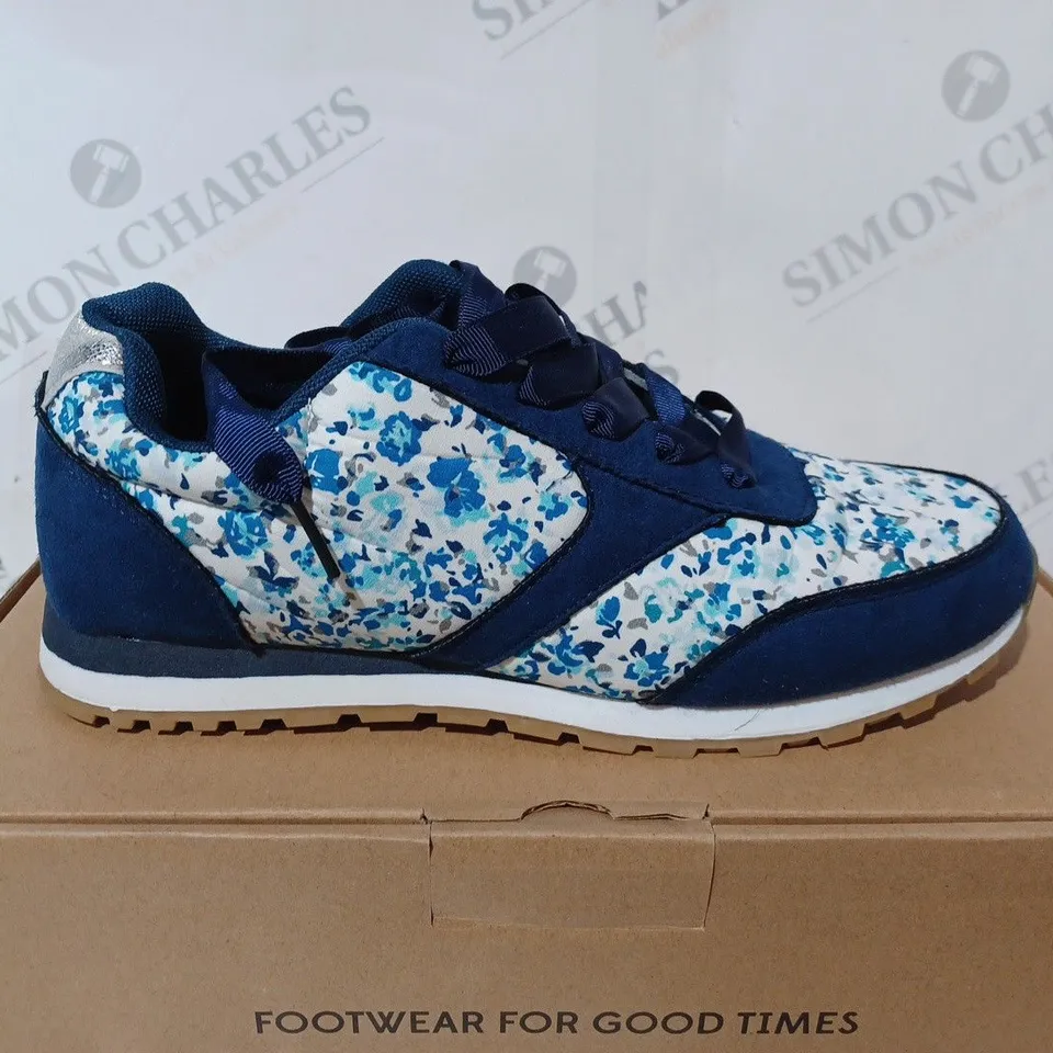 BOXED JOE BROWNS MIDSUMMER TRAINERS- UK 5