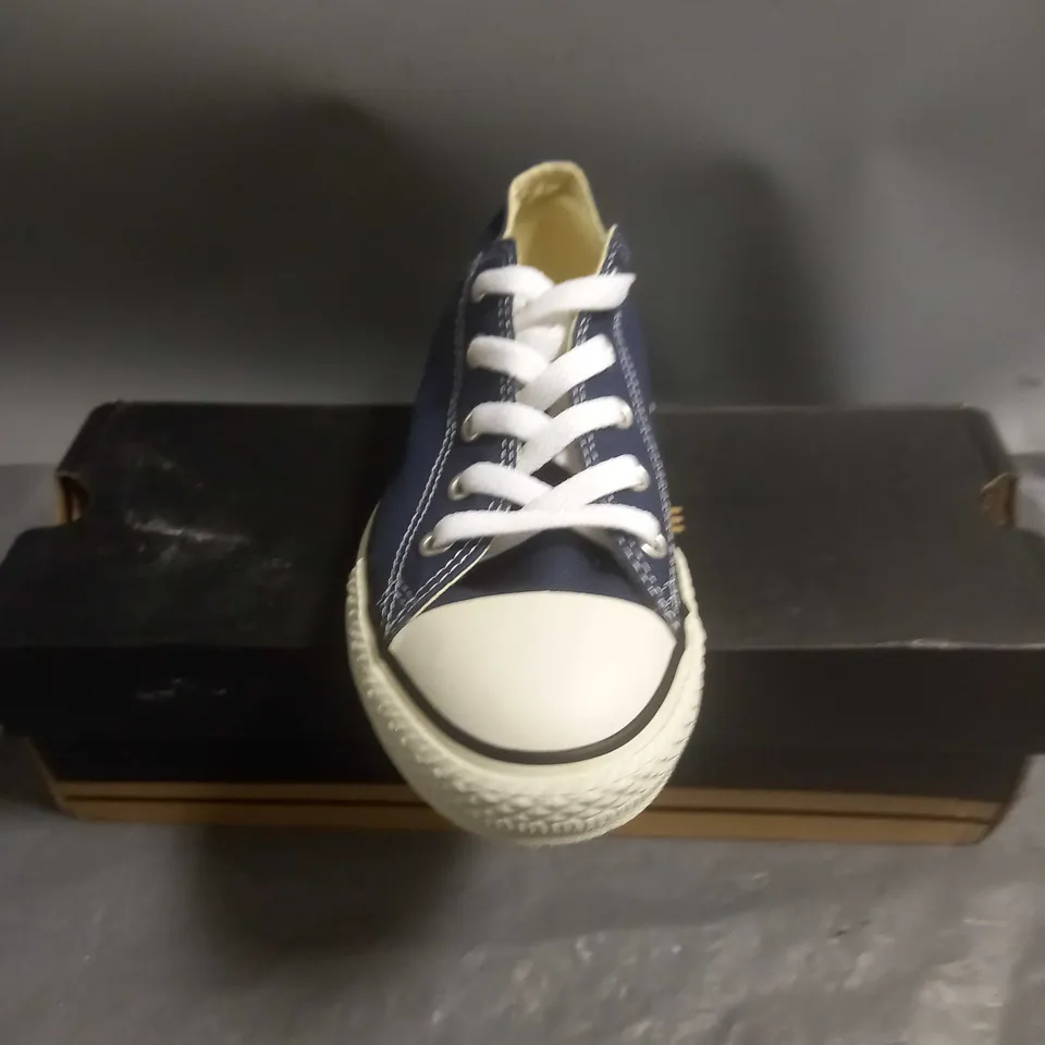 CONVERSE ALL STARS BLUE AND WHITE LACE UP PUMPS SIZE 2.5