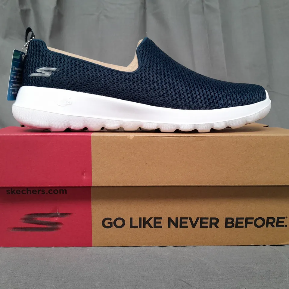 BOXED PAIR OF SKECHERS SLIP-ON SHOES IN NAVY UK SIZE 6