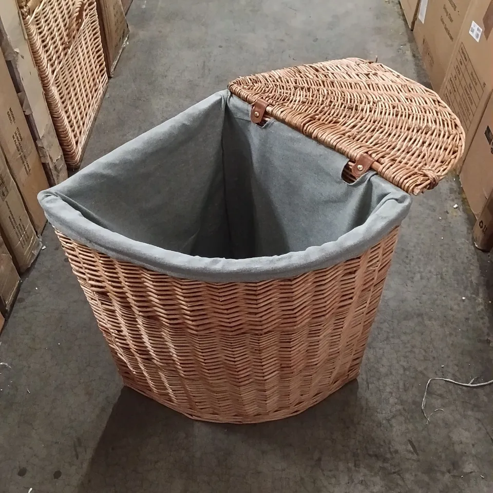 BOXED CORNER WICKER BASKET (1 BOX)
