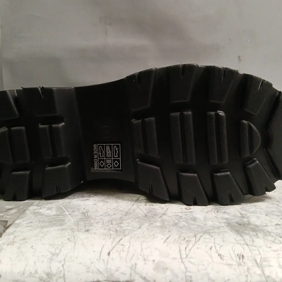 BOXED PAIR OF KOI TWILIGHT SAGA BEDWARD LONG BOOTS SIZE UK 4