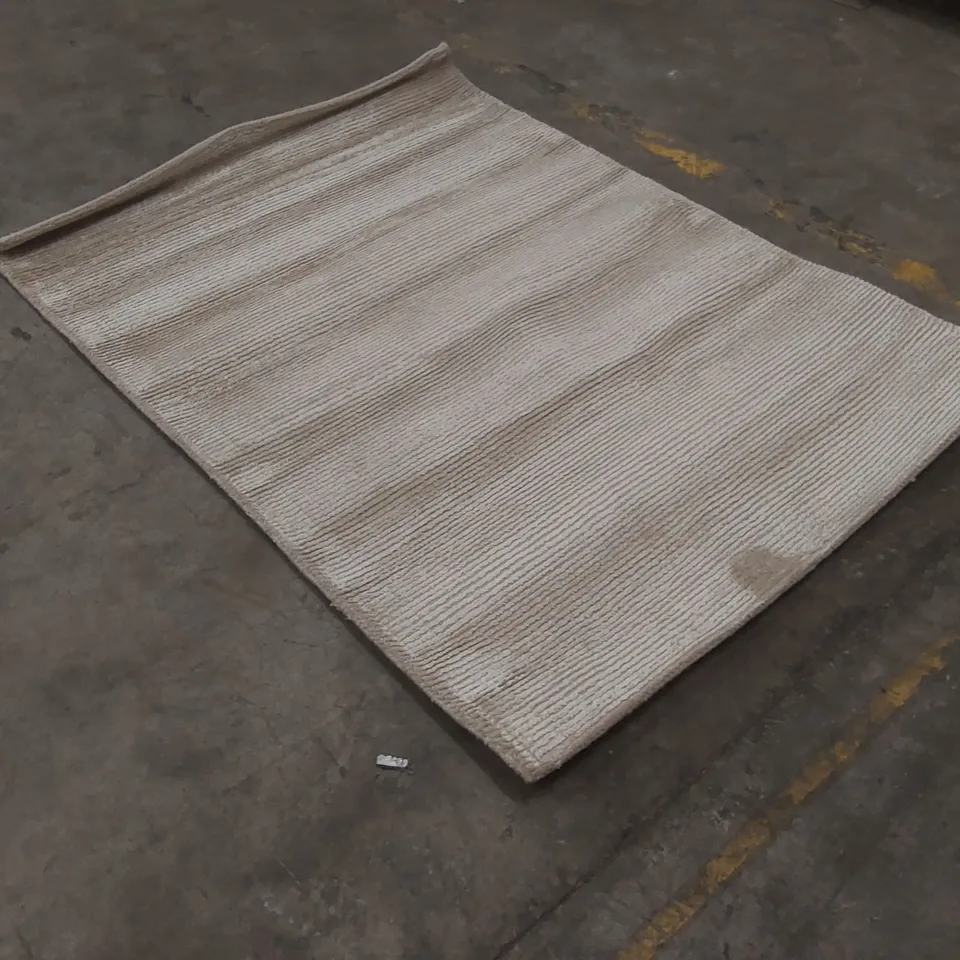 QUALITY DESIGNER RUG - APPROXIMATELY 170 x 120cm