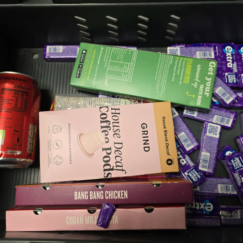 APPROXIMATELY 12 ASSORTED FOOD & DRINK ITEMS TO INCLUDE - RAVE SIGNATURE BLEND , WHOLE FOOD EARTH OAT BRAN ETC