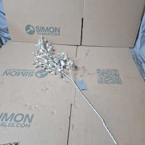 BOX OF APPROXIMATELY 11 X GISELA GRAHAM SILVER FLOWER DECORATIONS