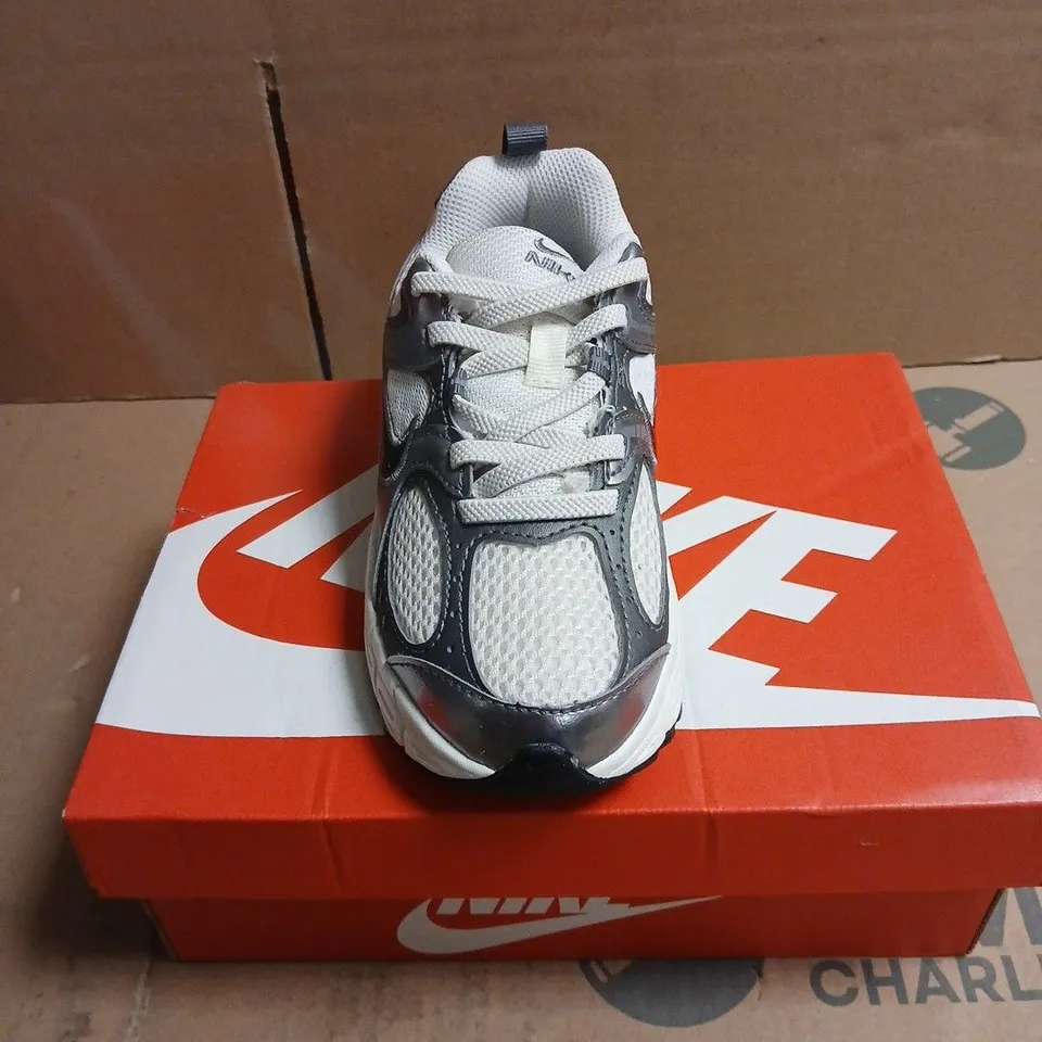 NIKE MESH WHITE/GREY KIDS TRAINERS BOXED SIZE 12.5