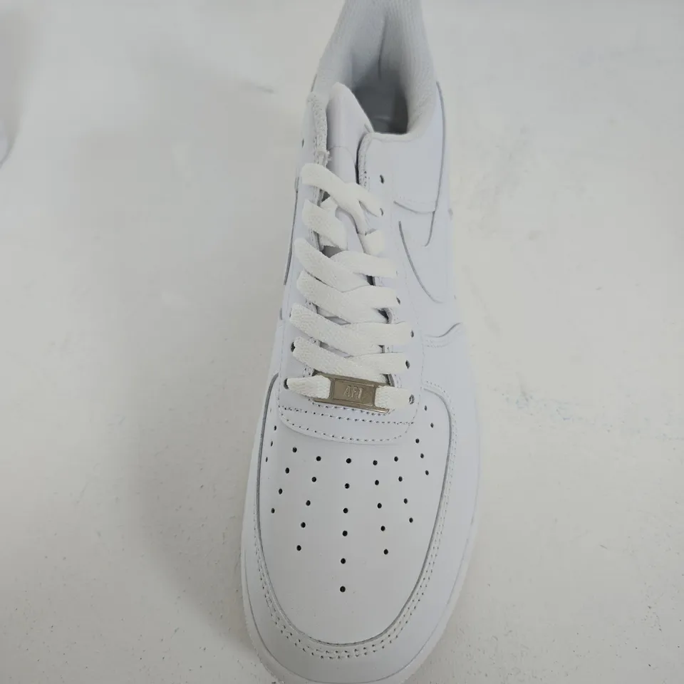 NIKE AIR FORCE 1 SIZE 11