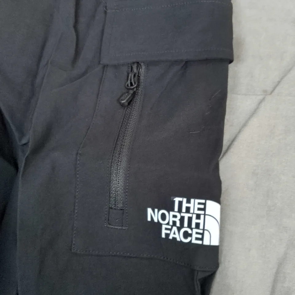 THE NORTH FACE MEN'S BLACK CARGO SHORTS UK S