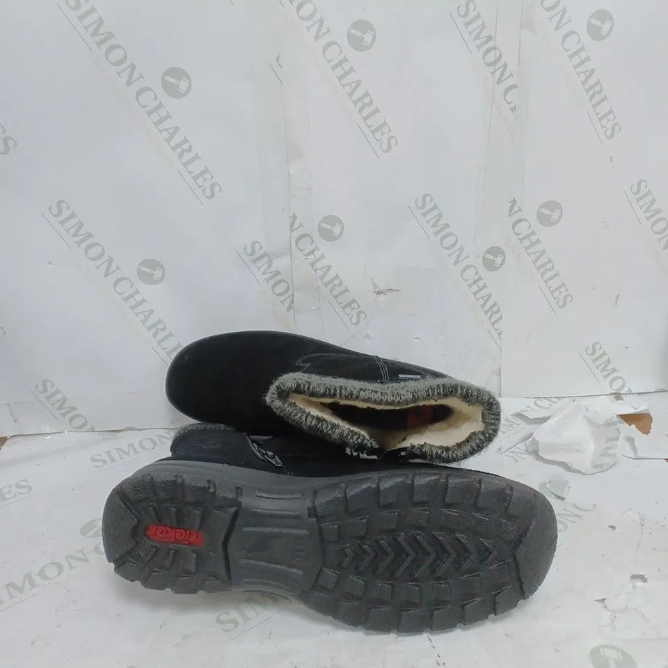 BOXED PAIR OF RIEKER ANTISTRESS WATER RESISTANT ANKLE BOOTS, BLACK - SIZE 7.5