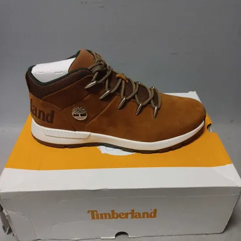 BOXED PAIR OF TIMBERLAND SPRINT TREKKER SHOES - 11.5