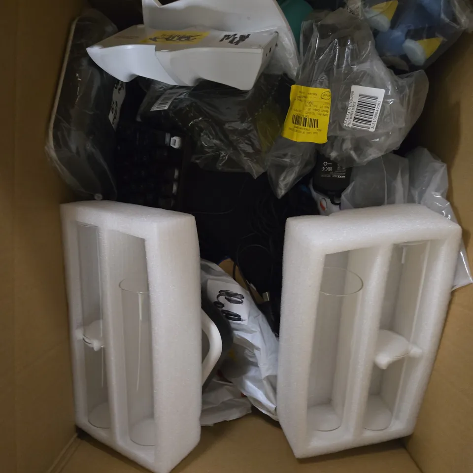 APPROXIMATELY 15 ASSORTED HOUSEHOLD/ELECTRICAL PRODUCTS TO INCLUDE VASE, USB KEYBOARD, CHILDRENS TOYS ETC 