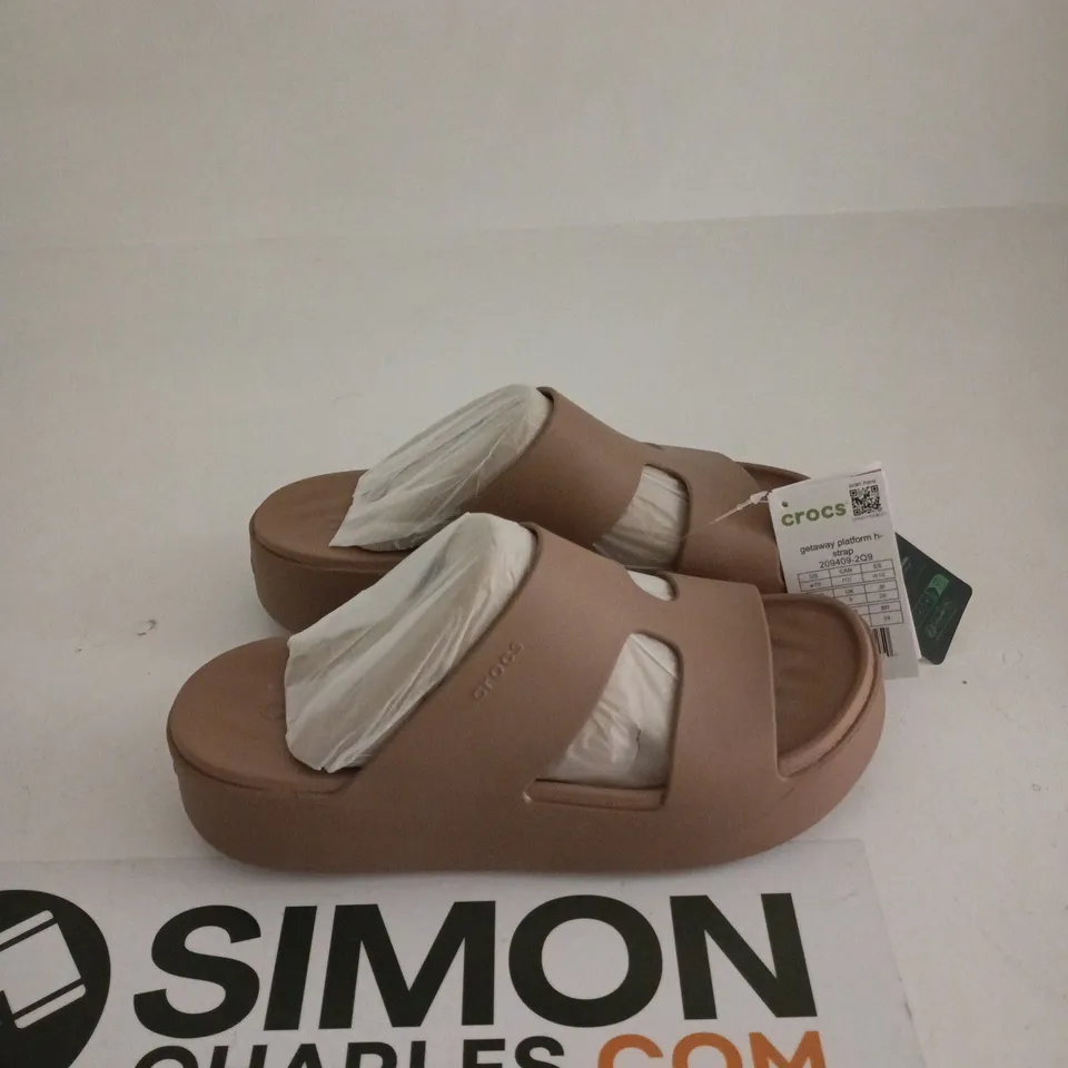 CROCS GETAWAY PLATFORM STRAP UK 8 TAGGED