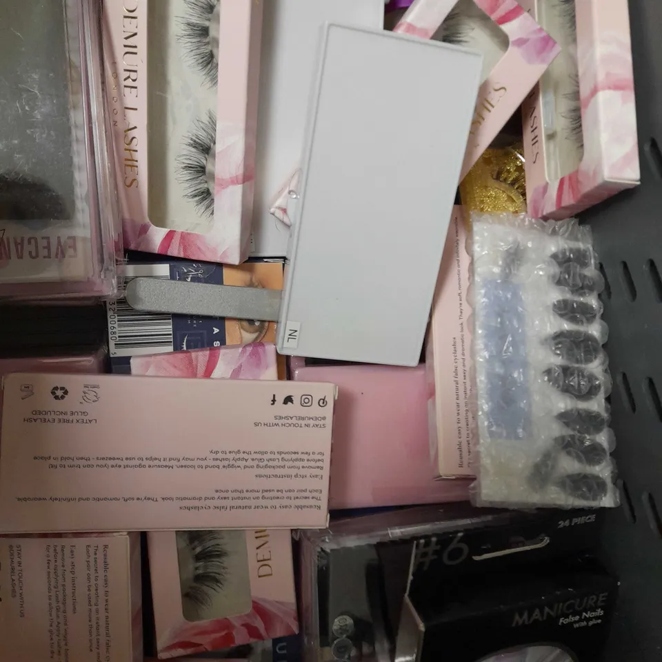LOT OF APPROX 20 ASSORTED BEAUTY PRODUCTS TO INCLUDE VARIOUS CASES OF LASHES, MANICURE SET, FALSE NAILS, ETC