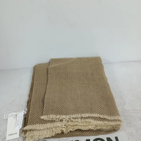 ZARA HOME DECORATIVE THROW BLANKET – BEIGE HERRINGBONE, 140 X 190 CM