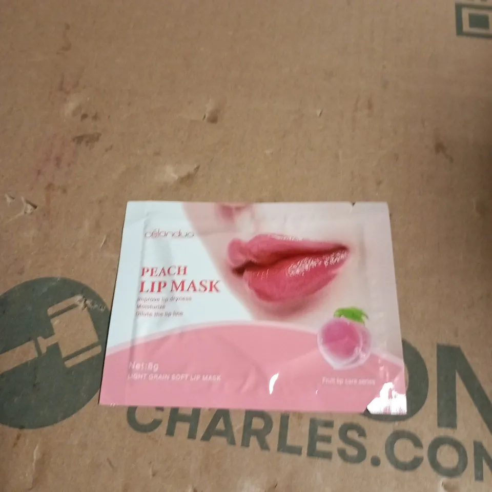 APPROXIMATELY 15  ASSORTED COSMETIC ITEMS INCLUDING ORGANIC TAN INFUSED CLOTH , TALLOW & HONEY BALM AND PEACH LIP MASK 