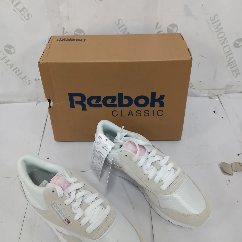 BOXED PAIR OF REEBOK CLASSIC NYLON LD00 WHITE/GREY UK 4