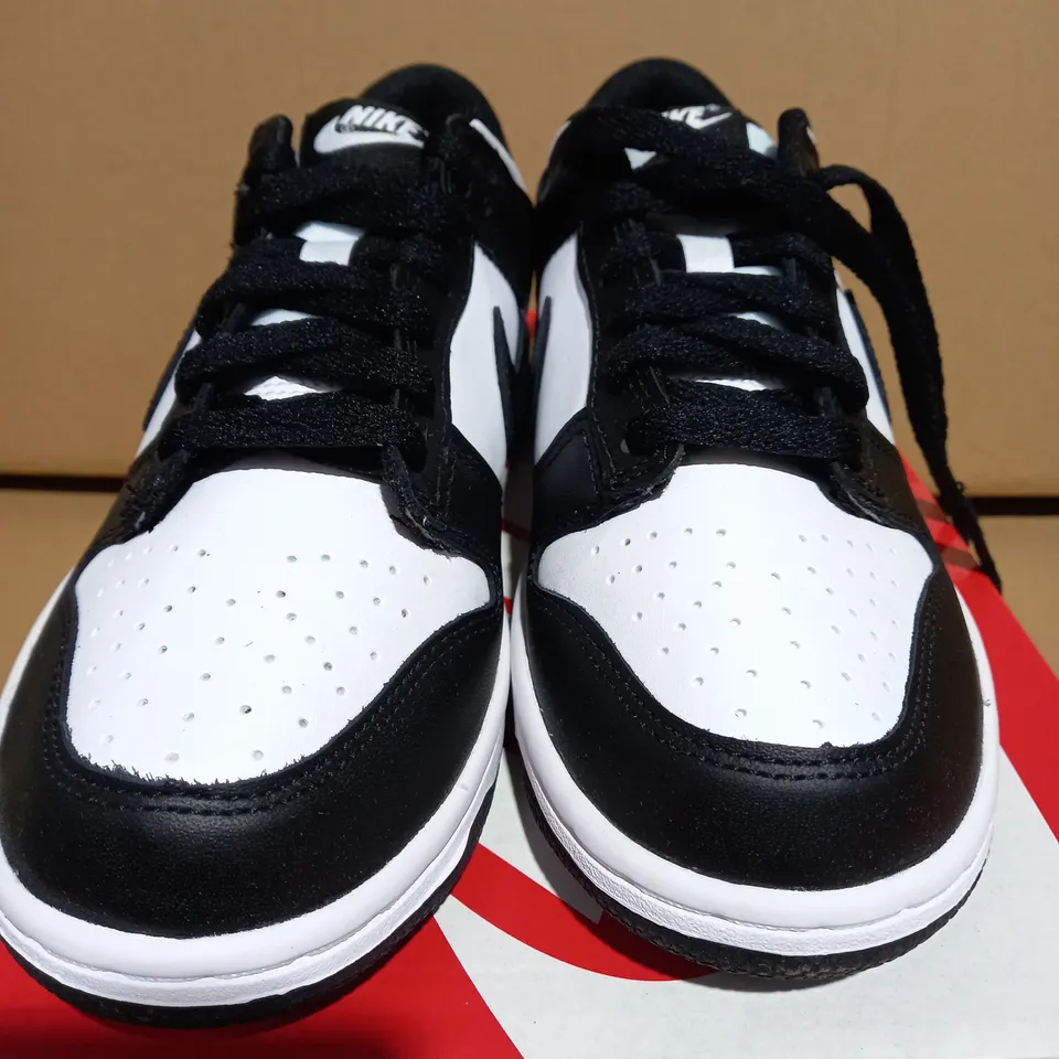 NIKE CW1590-100 DUNK LOW GS TRAINERS - SIZE 5.5