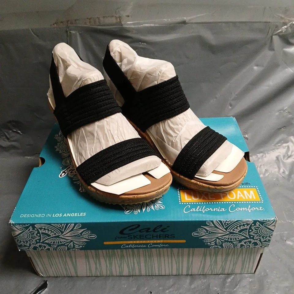 BOXED PAIR OF SKECHERS SHEER LUCK SANDALS - 5