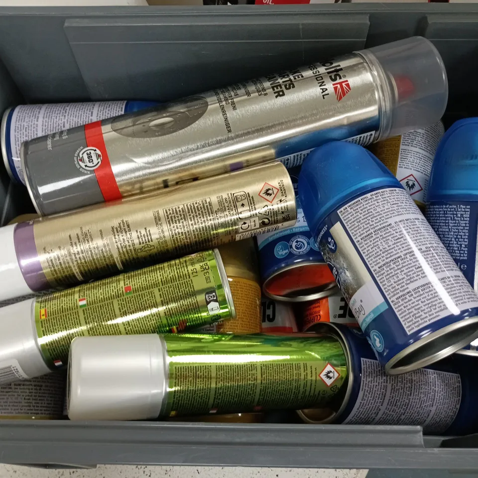 APPROXIMATELY 15 ASSORTED AEROSOLS TO INCLUDE CLIPPERCIDE SPRAY, LOREAL ELNETT, AIRPURE ATLANTIS BAY, ETC