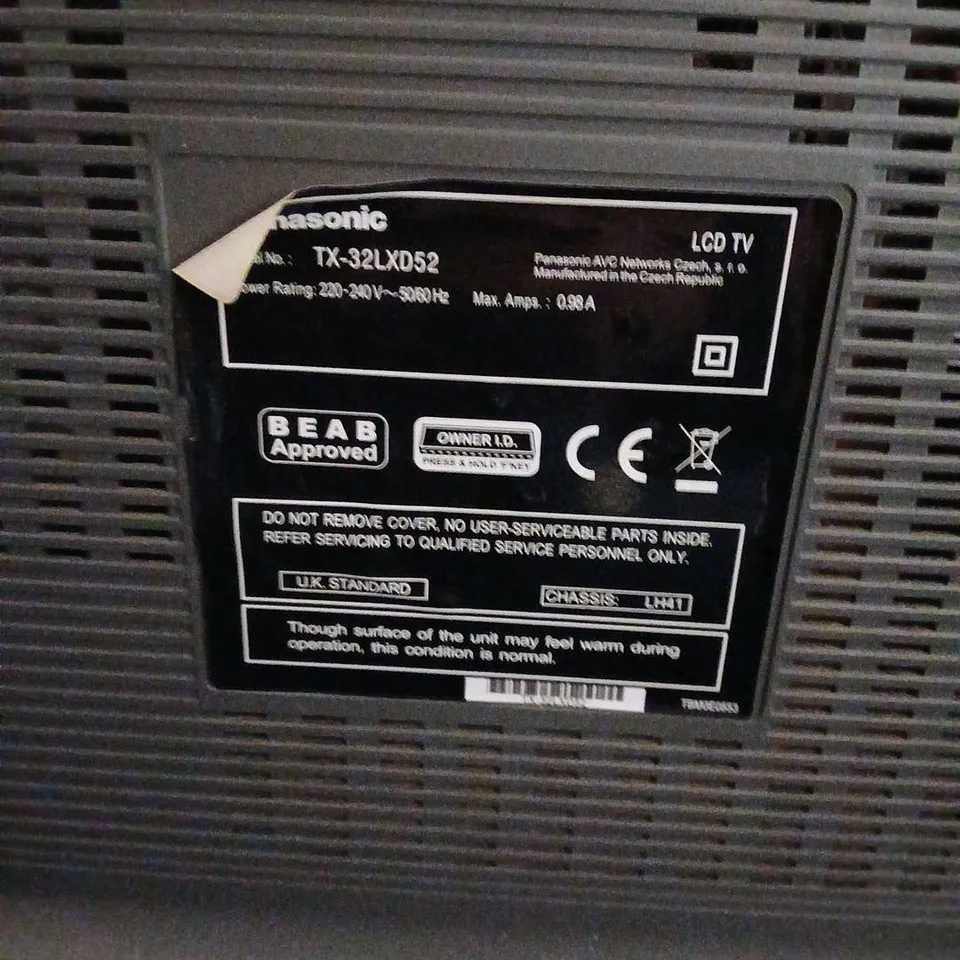 PANASONIC TX-32LXD52 LCD TV – DAMAGED SCREEN - COLLECTION ONLY