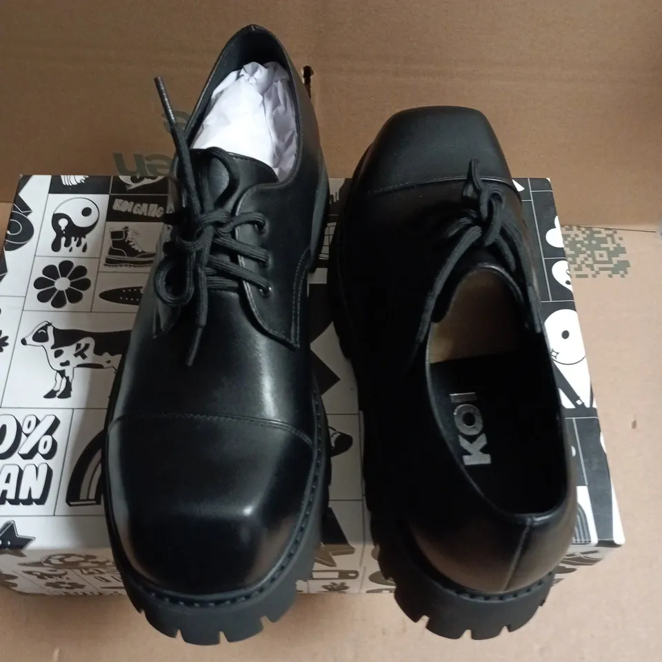 BOXED KOI THE CORRUPTER MEN'S SQUARE TOE SHOES IN BLACK - UK 9