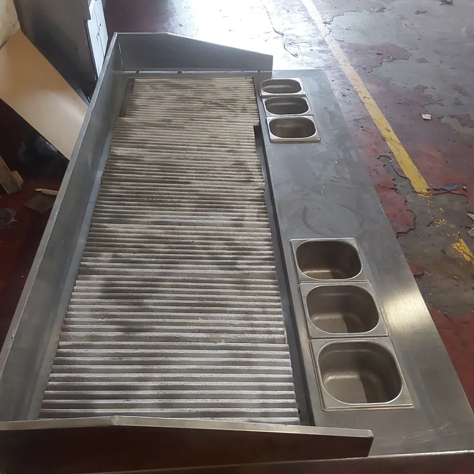 COMMERCIAL STAINLESS STEEL GAS CHARGRILL