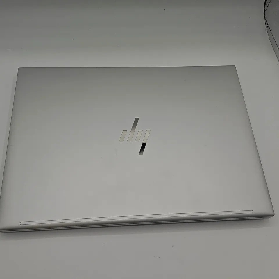 HP ELITEBOOK 830 G11 INTEL ULTRA 5 LAPTOP IN SILVER WITH HP LAPTOP BAG