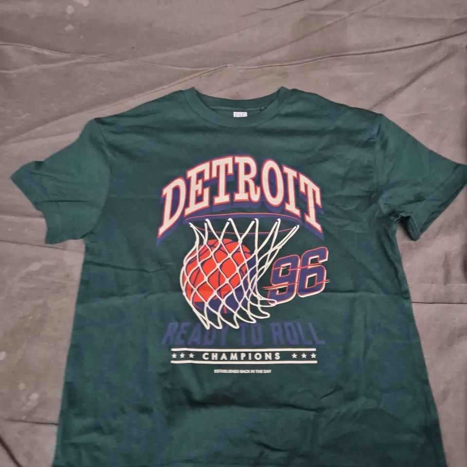  KIDS JOGGER BOTTOMS (UK 7-8Y) & F&F DETROIT GRAPHIC TEE – 7-8 YEARS (2-PIECE SET) (VER