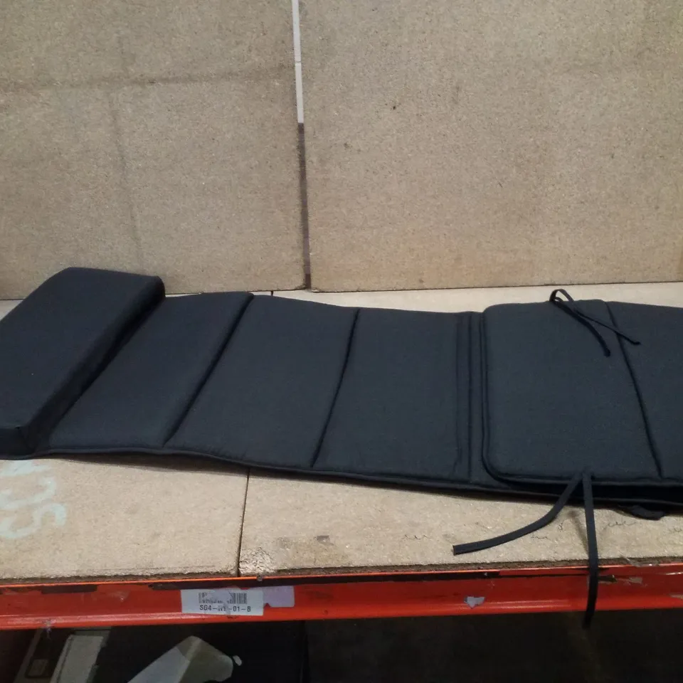 BOXED CHAISE LOUNGE GARDEN SEAT/BACK CUSHION