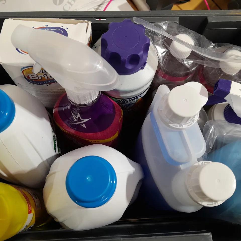 BOX OF APPROX 10 ASSORTED ITEMS TO INCLUDE - THE PINK STUFF THE WINDOW CLEANER - DETTOL LAUNDRY SANITISER - CREW MILK SYSTEM CLEANER ECT