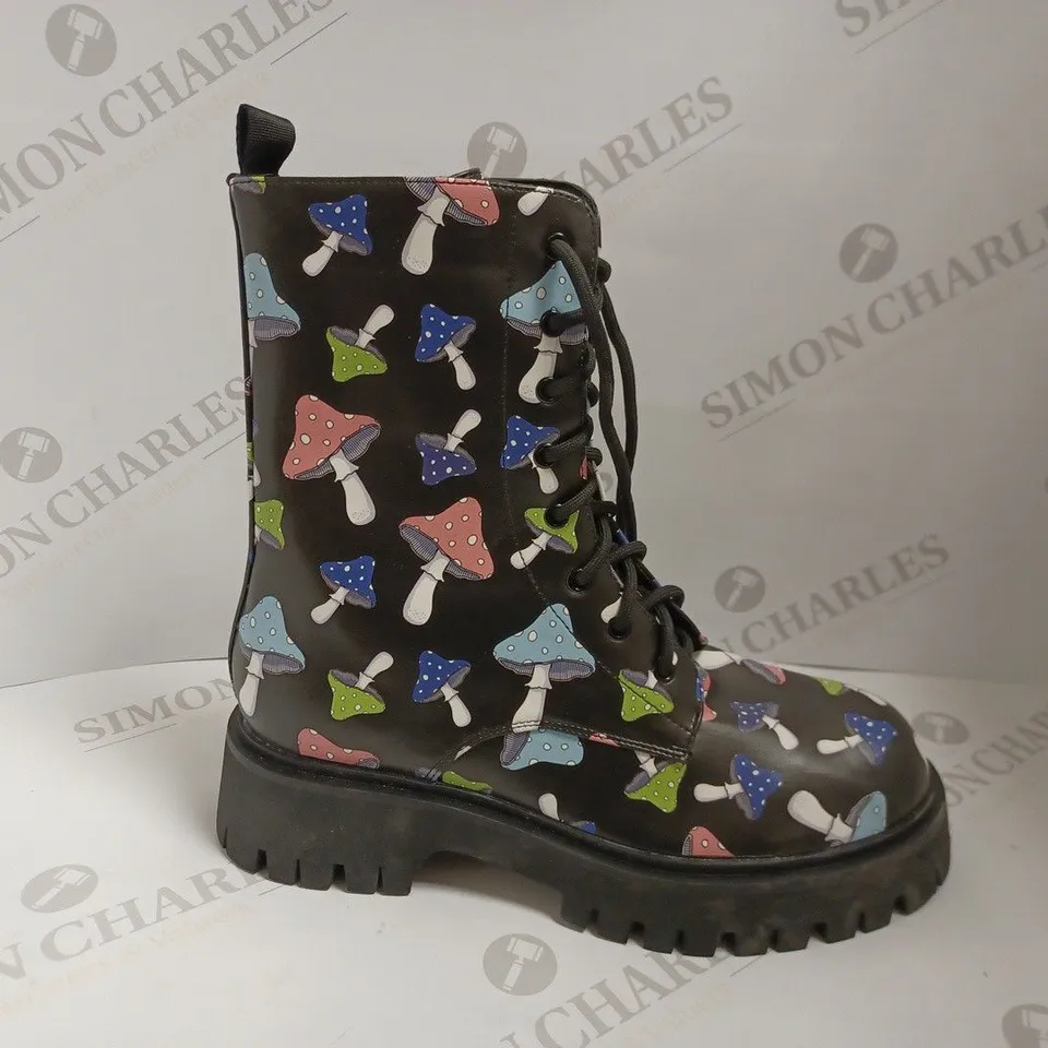 KOI VEGAN PORTOBELLO ALLIANCE MEN'S BLACK MUSHROOM BOOTS - SIZE 6