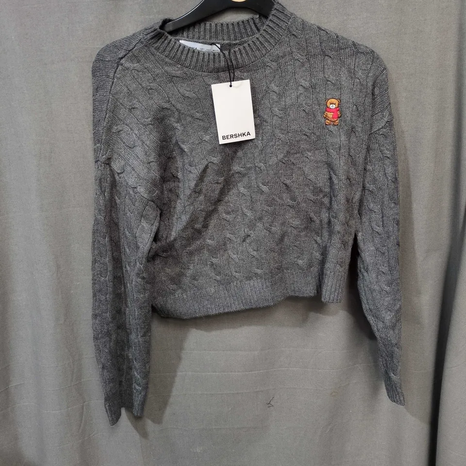 BERSHKA GREY CABLE-KNIT SWEATER – WOMEN'S, EU S