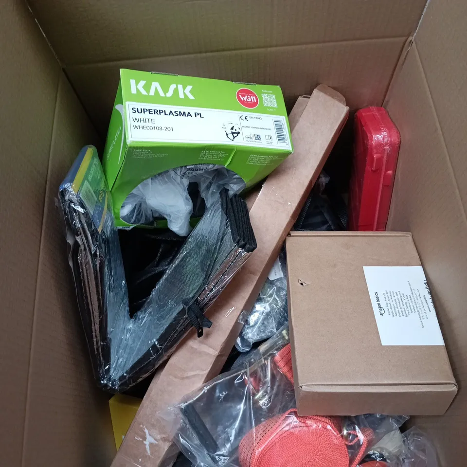 BOX OF APPROXIMATELY 15 ASSORTED AUTO RELATED ITEMS TO INCLUDE GOODYEAR SUN REFLECTOR, AMAZON RATCHET STRAP, KASK HELMET ETC