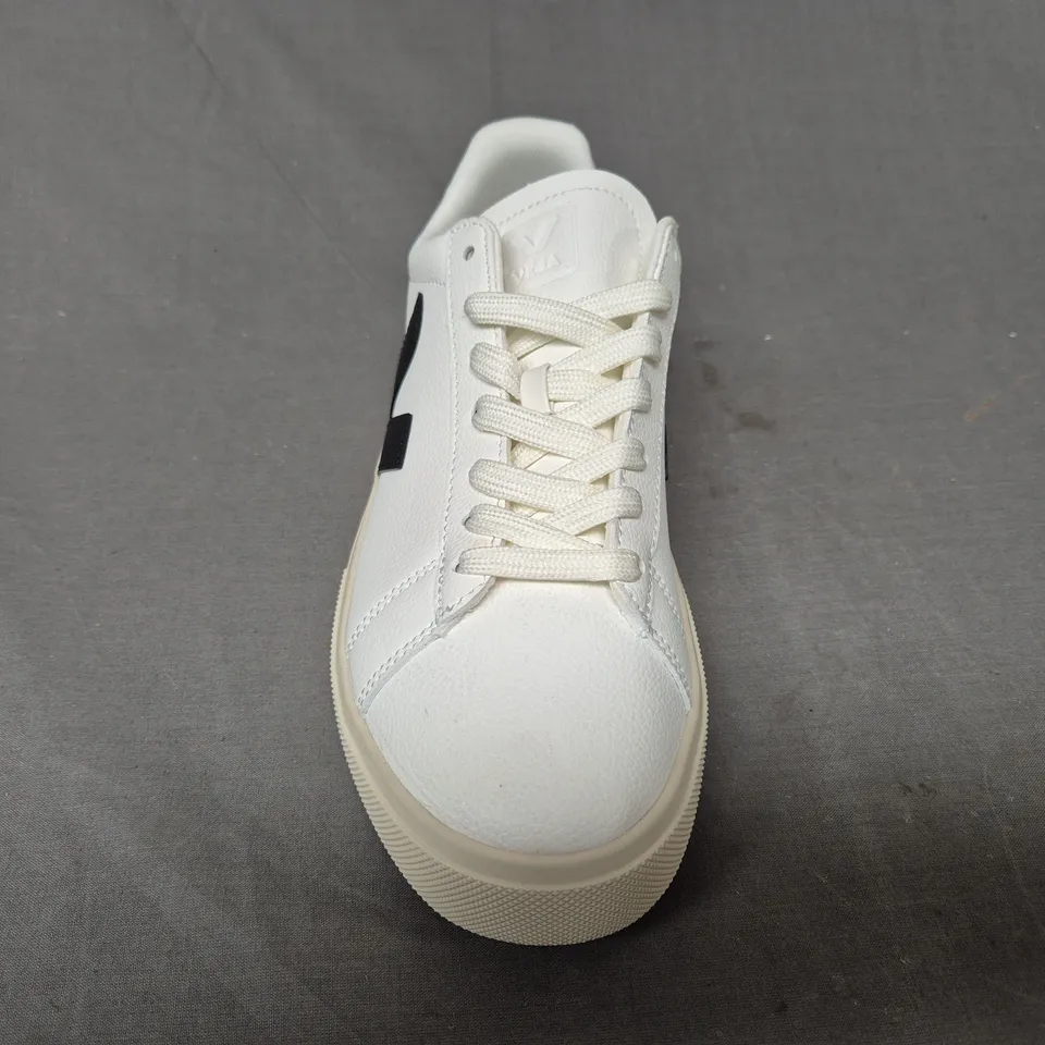 BOXED PAIR OF VEJA SHOES IN WHITE/BLACK UK SIZE 6.5