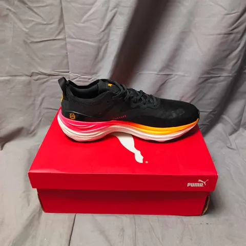 BOXED PAIR OF PUMA RUNNING SHOES – BLACK/ORANGE, MEN'S SIZE 8 AND A HALF