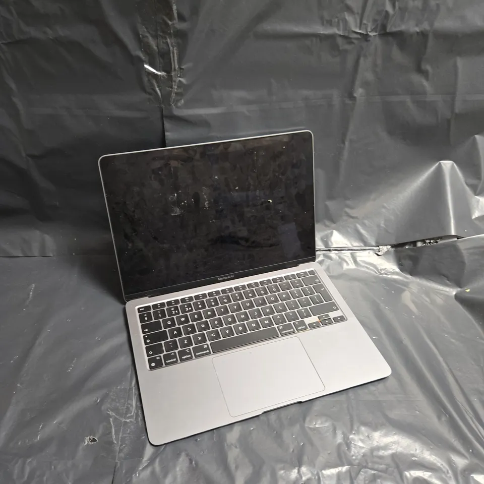 APPLE MACBOOK AIR (A2337)