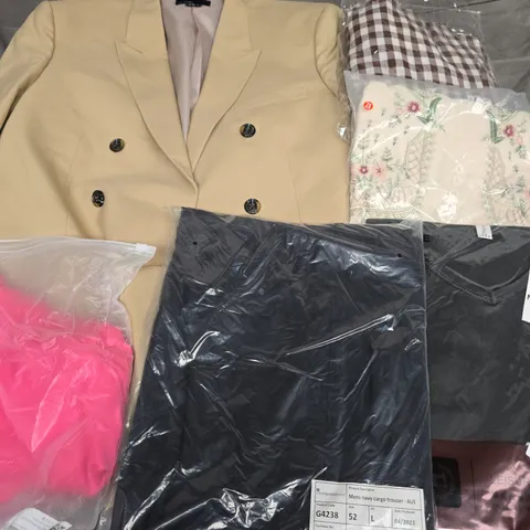 APPROXIMATELY 35 ASSORTED CLOTHING ITEMS IN VARIOUS SIZES, STYLES & COLOURS TO INCLUDE CARGO TROUSERS, BLAZER, SHIRT, ETC - COLLECTION ONLY