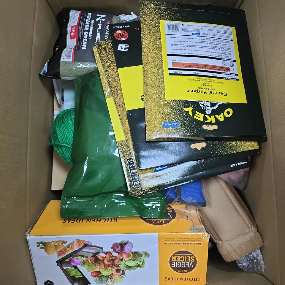 BOX OF APPROXIMATELY 15 ASSORTED HOUSEHOLD ITEMS