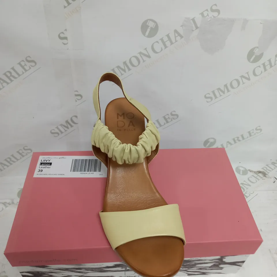 BOXED PAIR OF MODA IN PELLE HEELED SANDALS IN LEMON SIZE 6