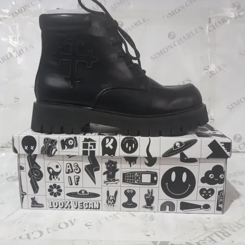 BRAND NEW BOXED PAIR OF KOI VEGAN LEATHER MORAL ALLIANCES MEN'S CROSS BOOTS IN BLACK UK SIZE 10